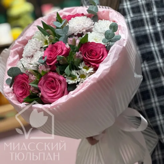 Сборный букет эквадорских роз, альстромерий и сантини