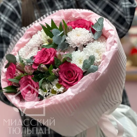 Сборный букет эквадорских роз, альстромерий и сантини