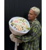Сборный букет с ромашкой, эустомой и кустовой пионовидной розой