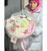 Нежный букет гортензий, диантусов и матиолы