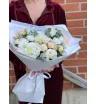 Букет эустом, хризантем и кустовой пионовидной розы