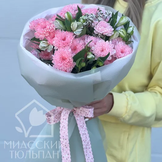 Букет с хризантемой и альстромерией