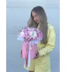 Композиция для неё:  из нежных хризантем и лимониума