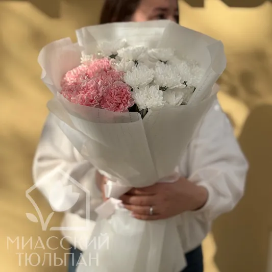 Букет диантусов и хризантем