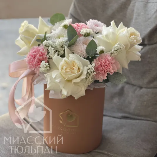 Нежная коробочка с розой, статичны и эвкалиптом