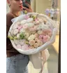 Нежный букет пионовидных роз, диантусов, эустомы и хризантем