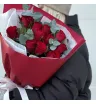 Монобукет красных роз с эвкалиптом 1