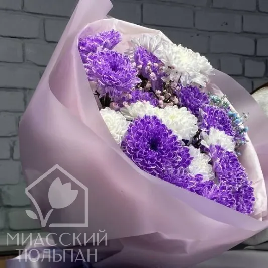Пышный букет из кустовой хризантемы 