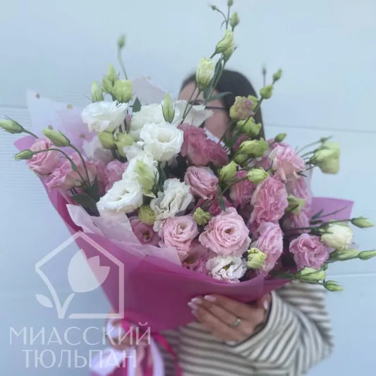 Пышный букет эустомы