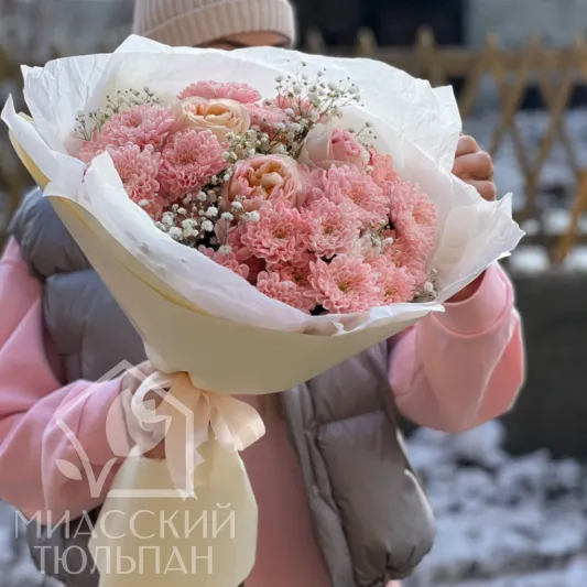 Букет хризантем , роз и гипсофилы