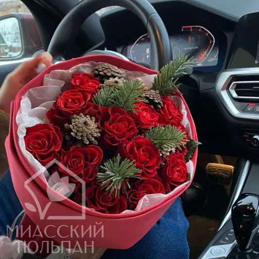 Букет из роз и нобилиса