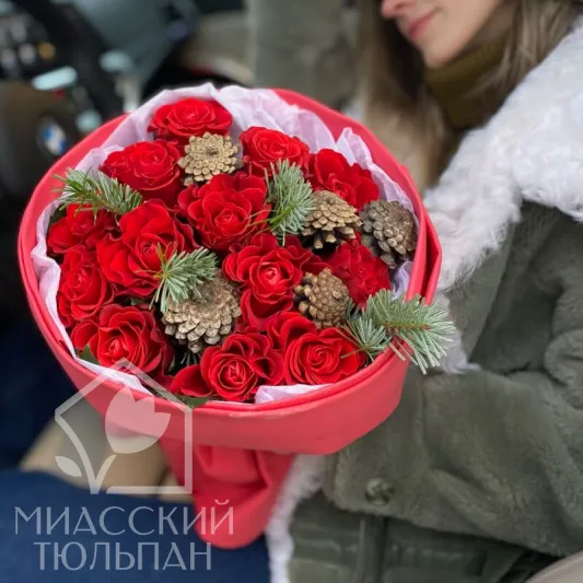 Букет из роз и нобилиса