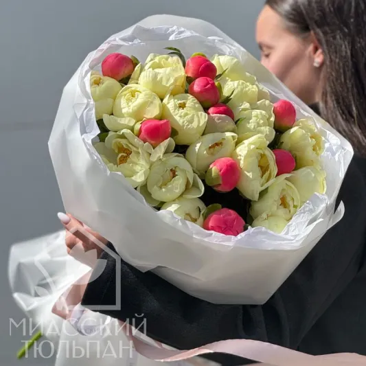 Прекрасный букет пионов