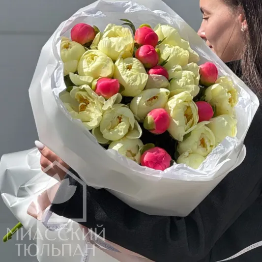 Прекрасный букет пионов