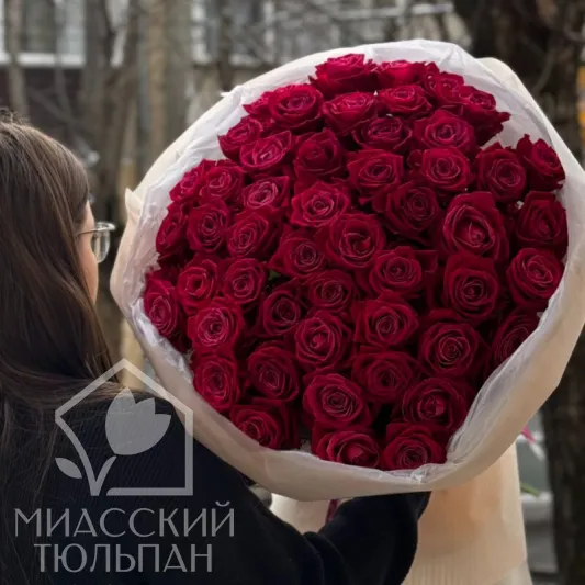 51 роза в оформлении