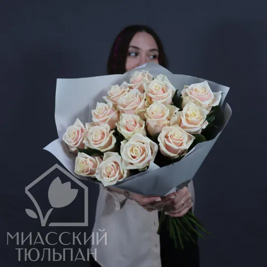 Букет из кремовых роз 15 шт