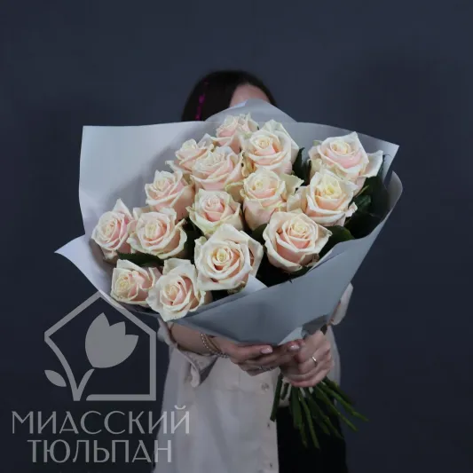 Букет из кремовых роз 15 шт