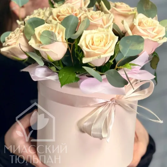 Композиция из 13 роз