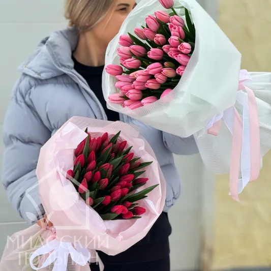 Букет из ярких тюльпанов
